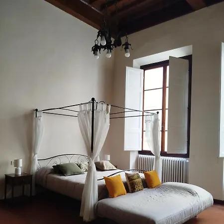 Quarto em Acomodações Particulares Lo Nel Borgo *